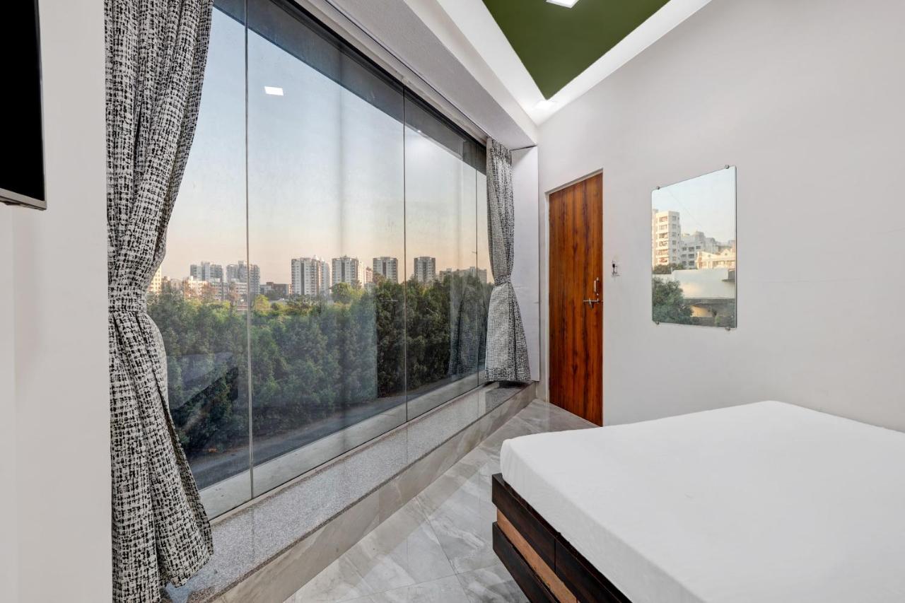 OYO Flagship 806111 On Off Hotel Room