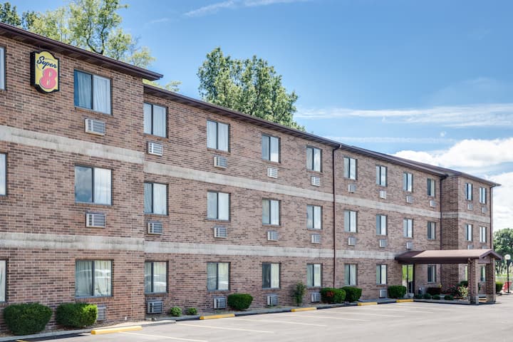 Super 8 by Wyndham Kennett