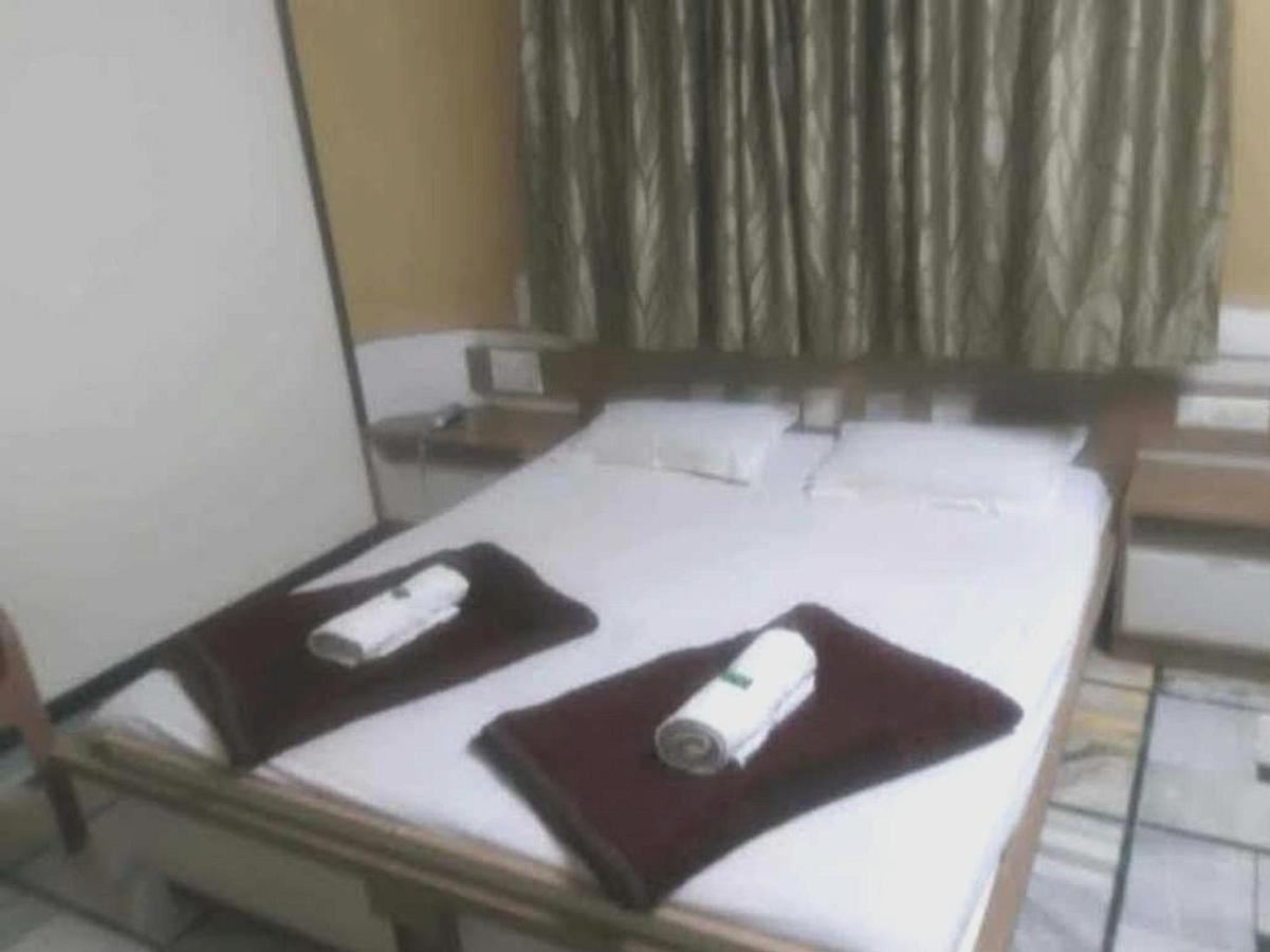 OYO Hotel 93303 Hotel Mundra