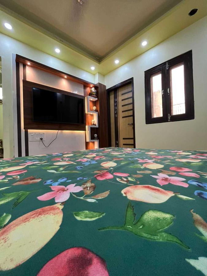 OYO HOME 702498 SPARROW