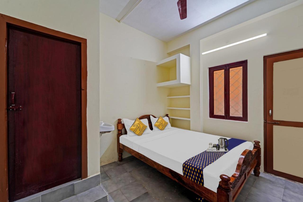 SPOT ON 701147 Sri Sakthi Guest House