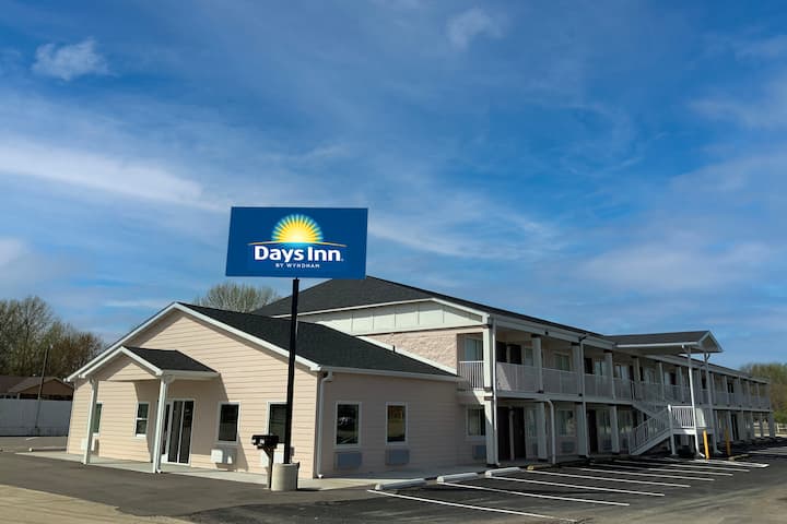 Days Inn by Wyndham Troy IL