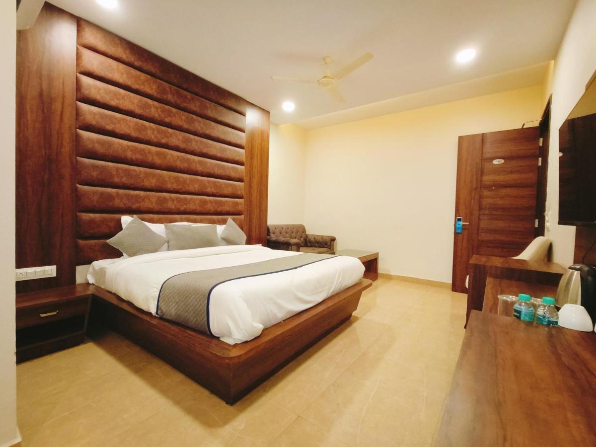 Hotel Diamond Creek ,Near Railway Station