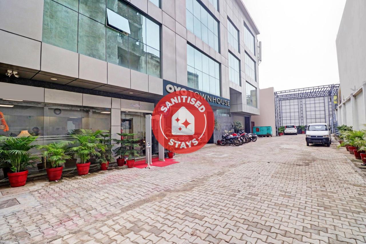 Townhouse 495 IGI Airport