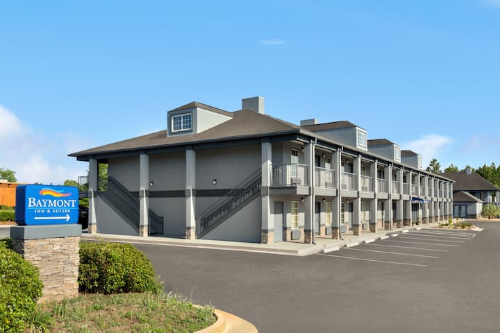 Baymont by Wyndham Warner Robins