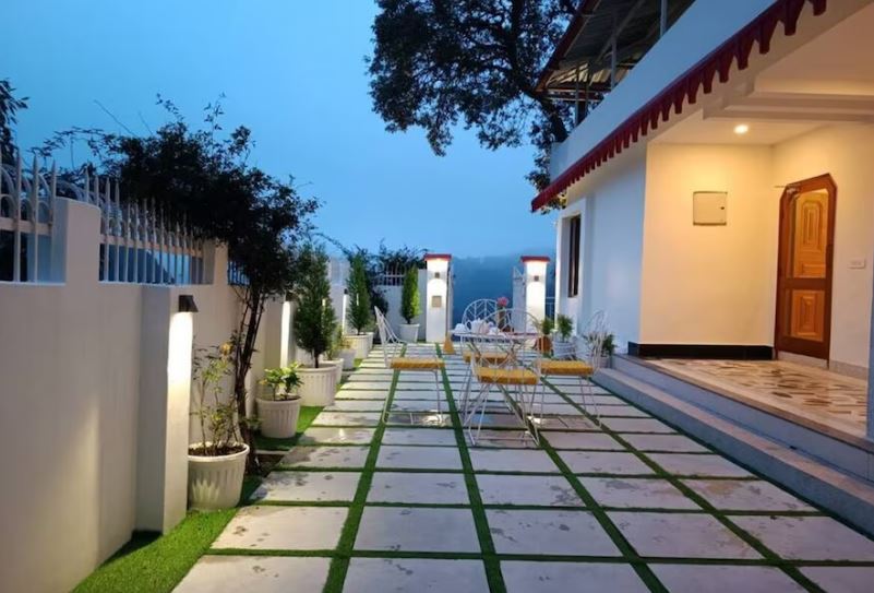 Oakwood Forest Retreat