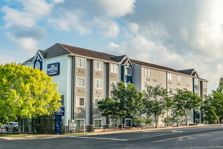 Microtel Inn & Suites by Wyndham Austin Airport
