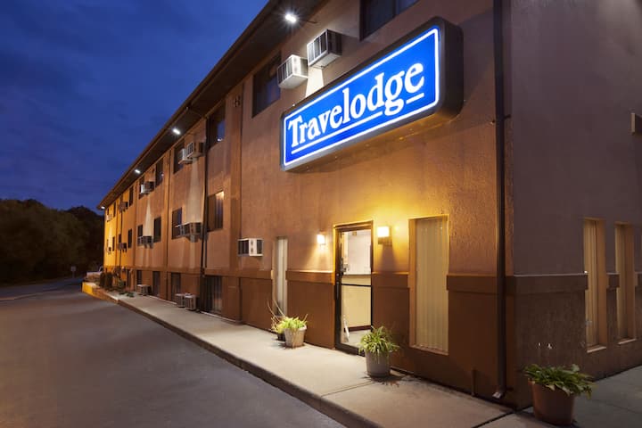 Travelodge by Wyndham La Porte/Michigan City Area