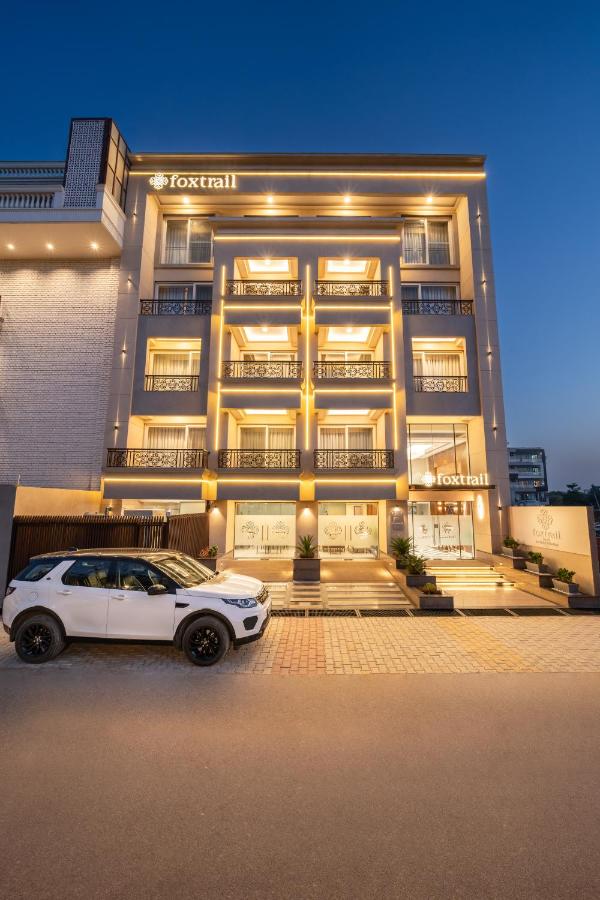 Foxtrail, Sector 42 - AM Hotel Kollection