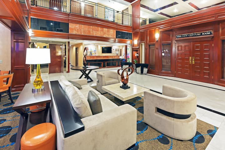 La Quinta Inn & Suites by Wyndham OKC North - Quail Springs