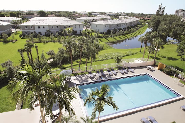 La Quinta Inn & Suites by Wyndham Coral Springs Univ Dr