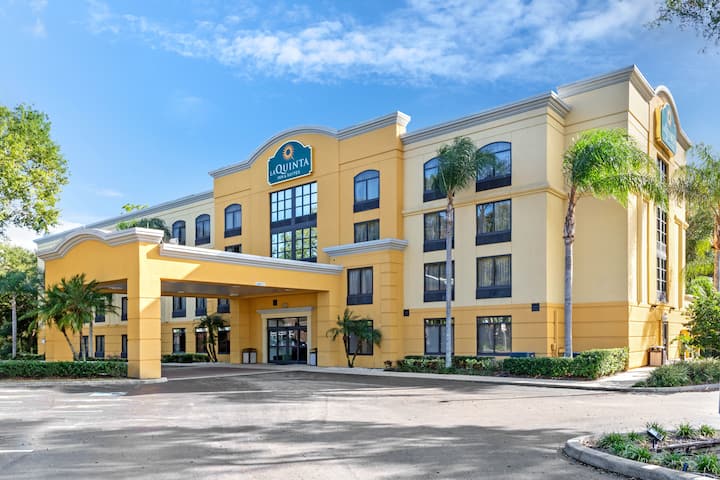 La Quinta Inn & Suites by Wyndham Tampa North I-75