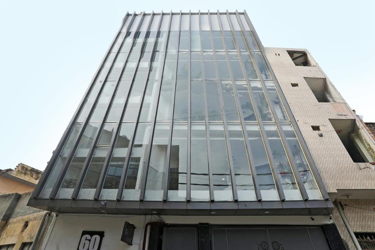 OYO Townhouse 816 The White Grace