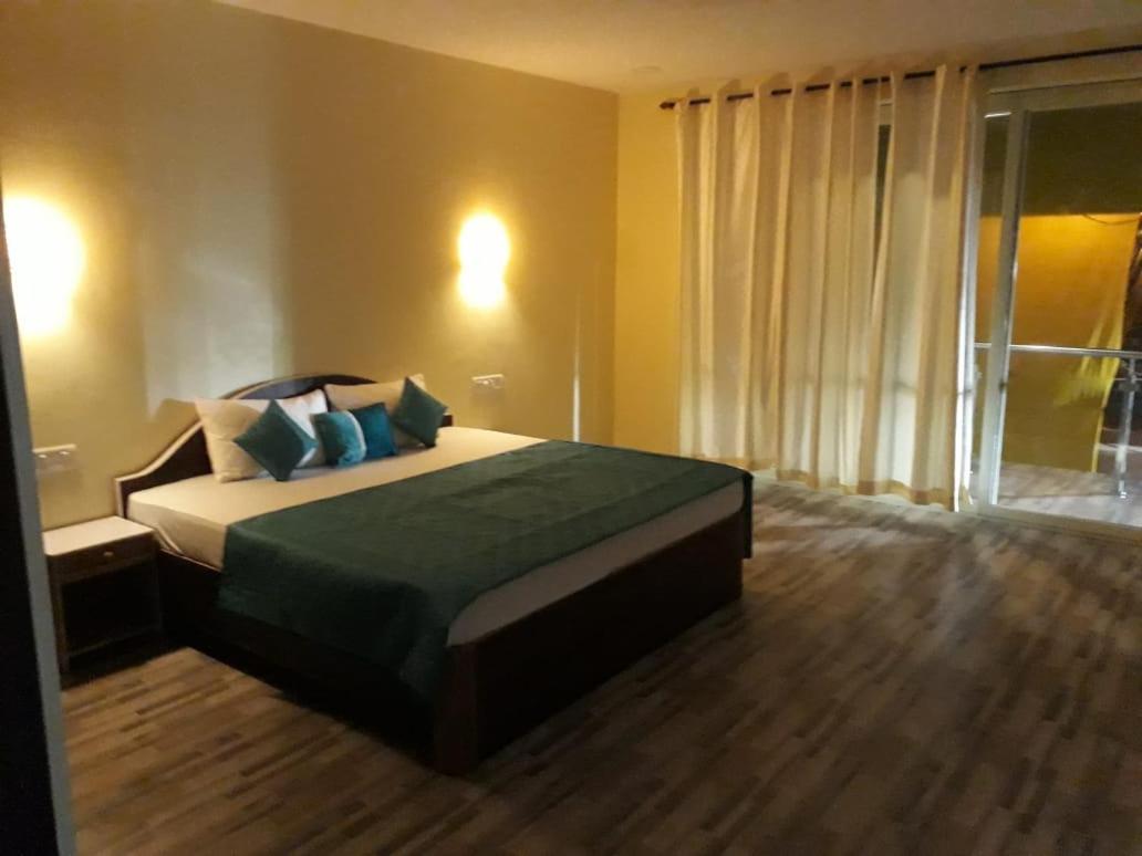 Rahi Coral Beach Resort