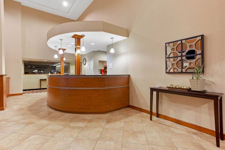 La Quinta Inn & Suites by Wyndham Richmond - Kings Dominion