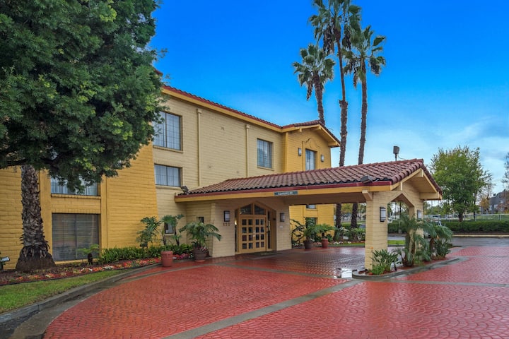 Days Inn by Wyndham San Diego Vista