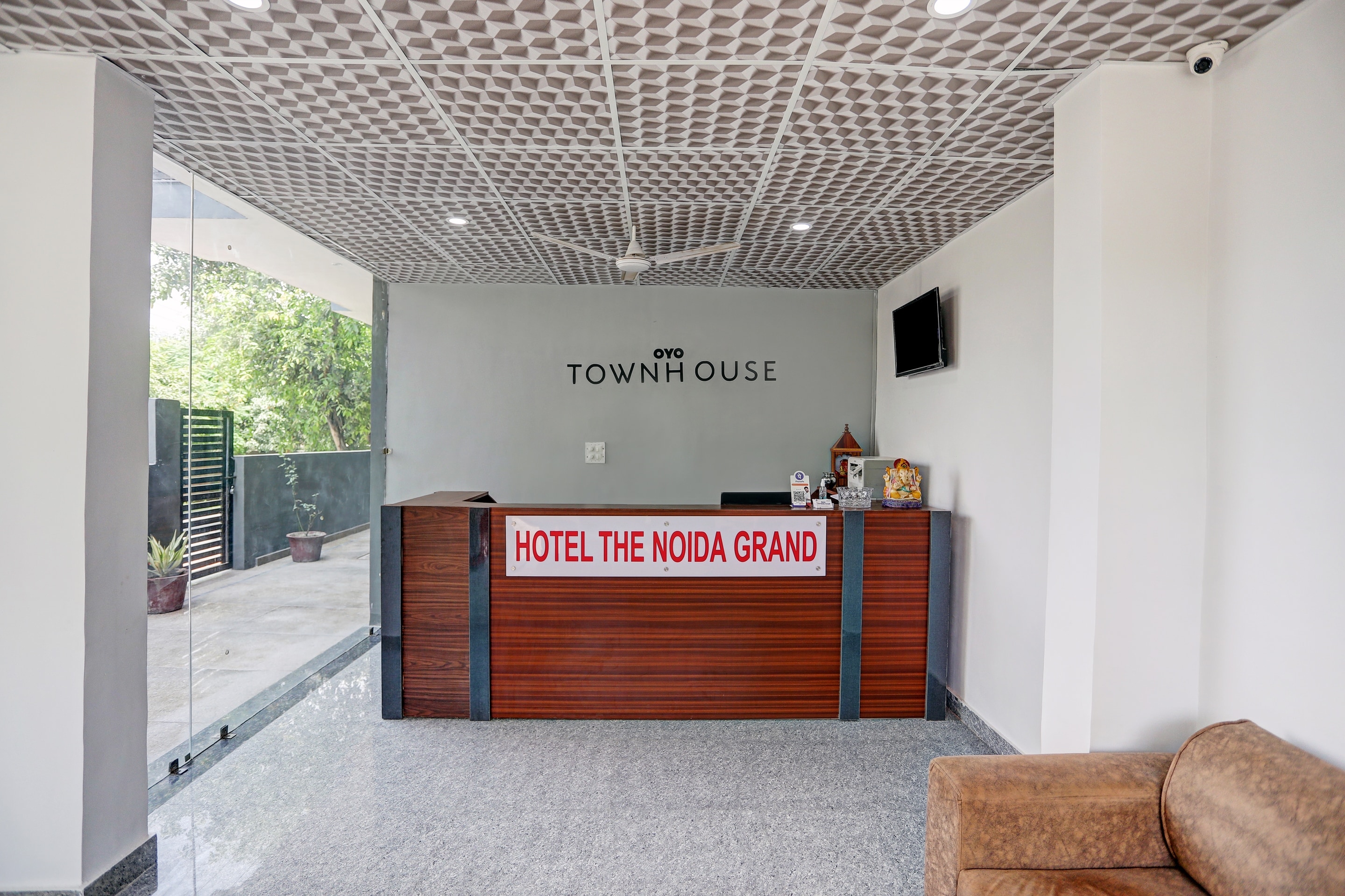 Townhouse 456 The Hotel Noida Grand