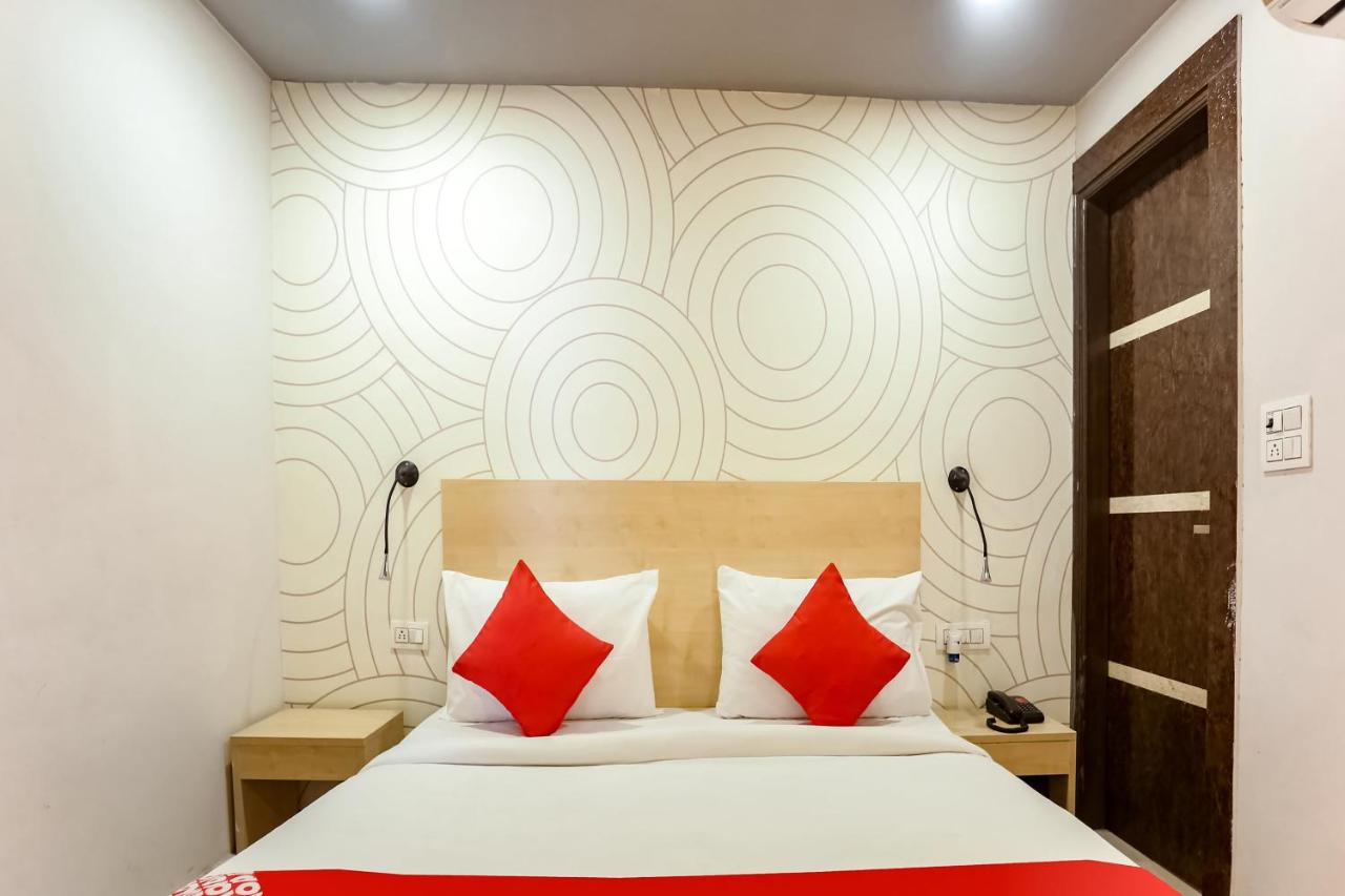 OYO Flagship 69984 Royal Inn