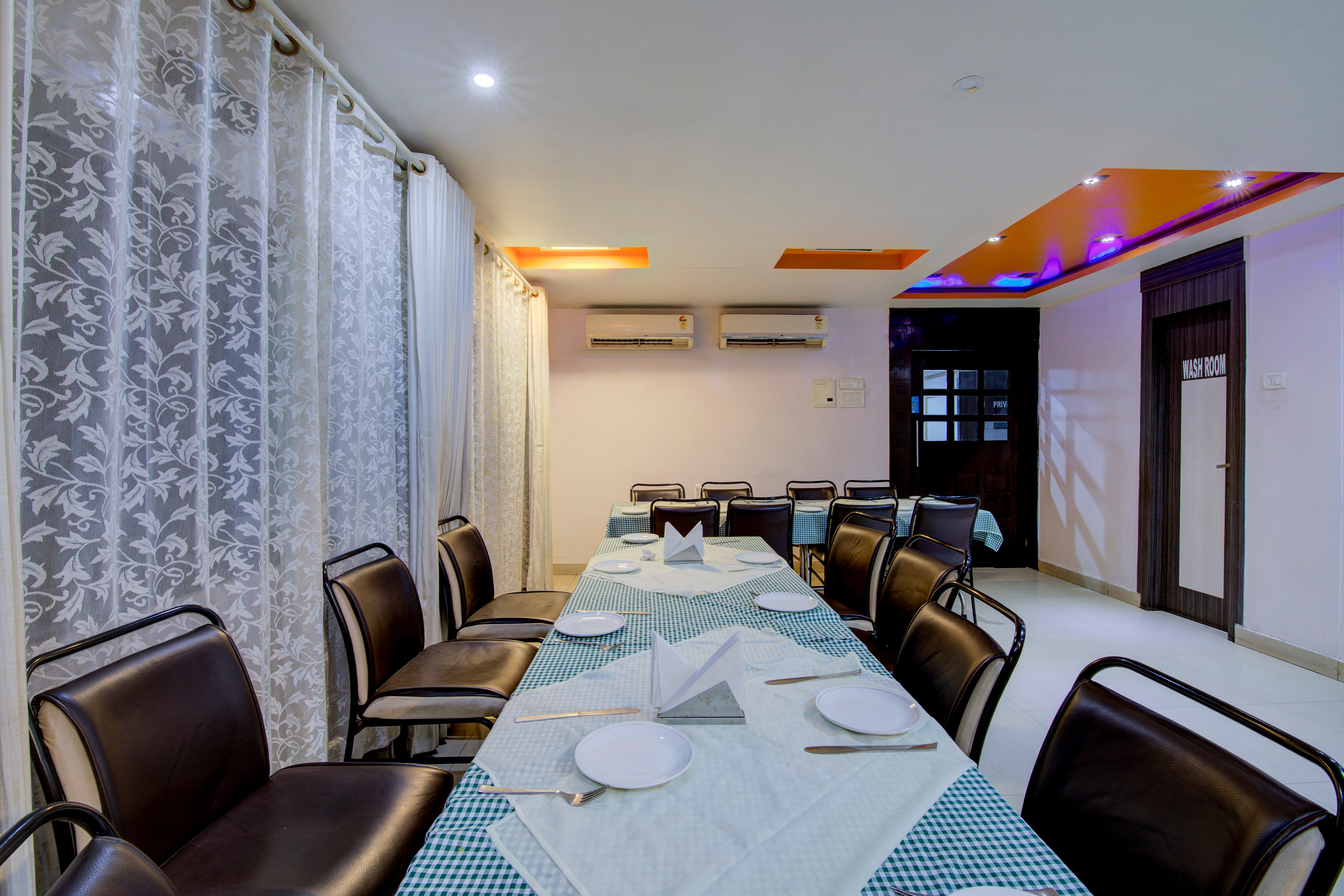 OYO Flagship 44800 Hotel Sunraj Ahirtoli