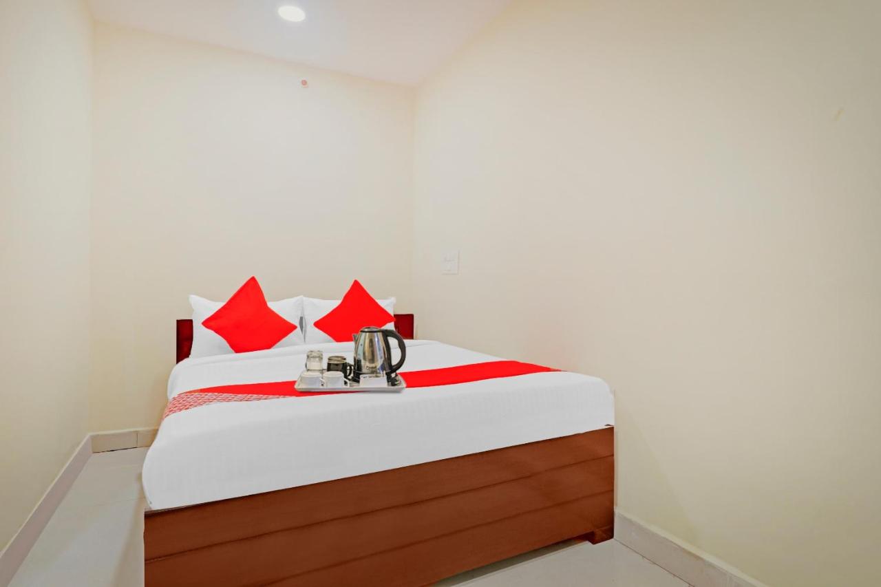 OYO 703020 Aayush Stay Inn