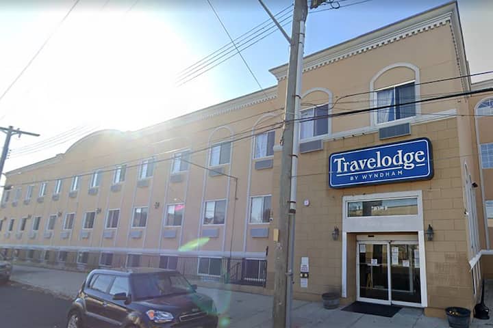 Travelodge by Wyndham Ozone Park
