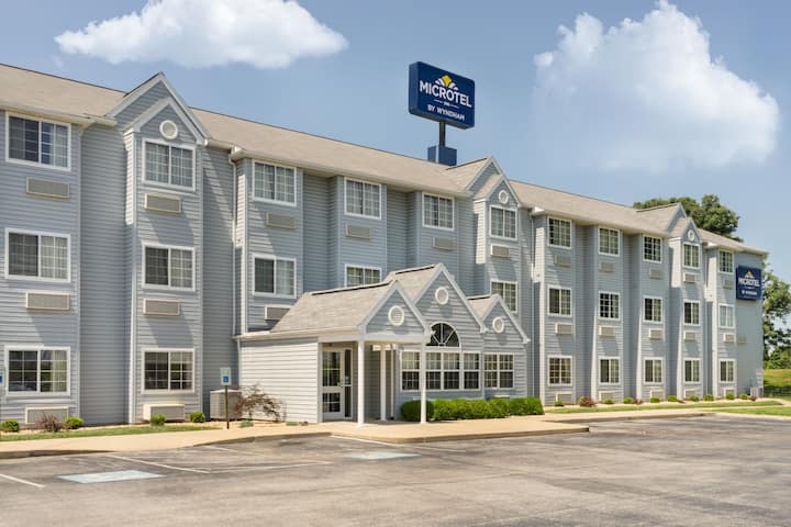 Microtel Inn & Suites by Wyndham Bowling Green