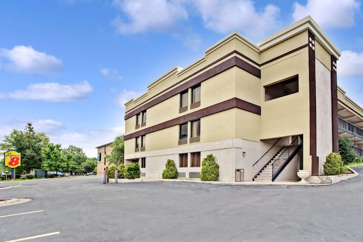 Super 8 by Wyndham Raleigh Downtown