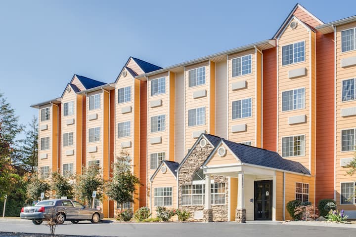 Microtel Inn & Suites by Wyndham Pigeon Forge