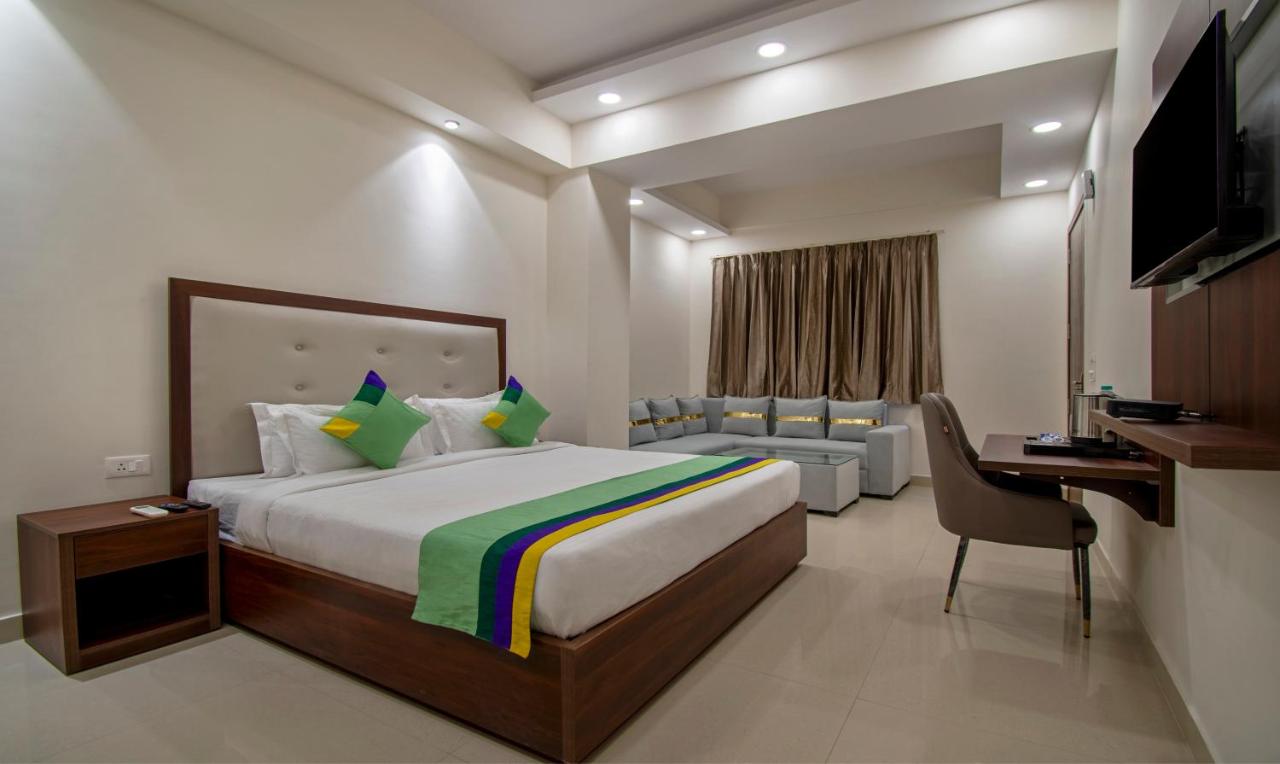 Treebo Trend La Mirage Suite