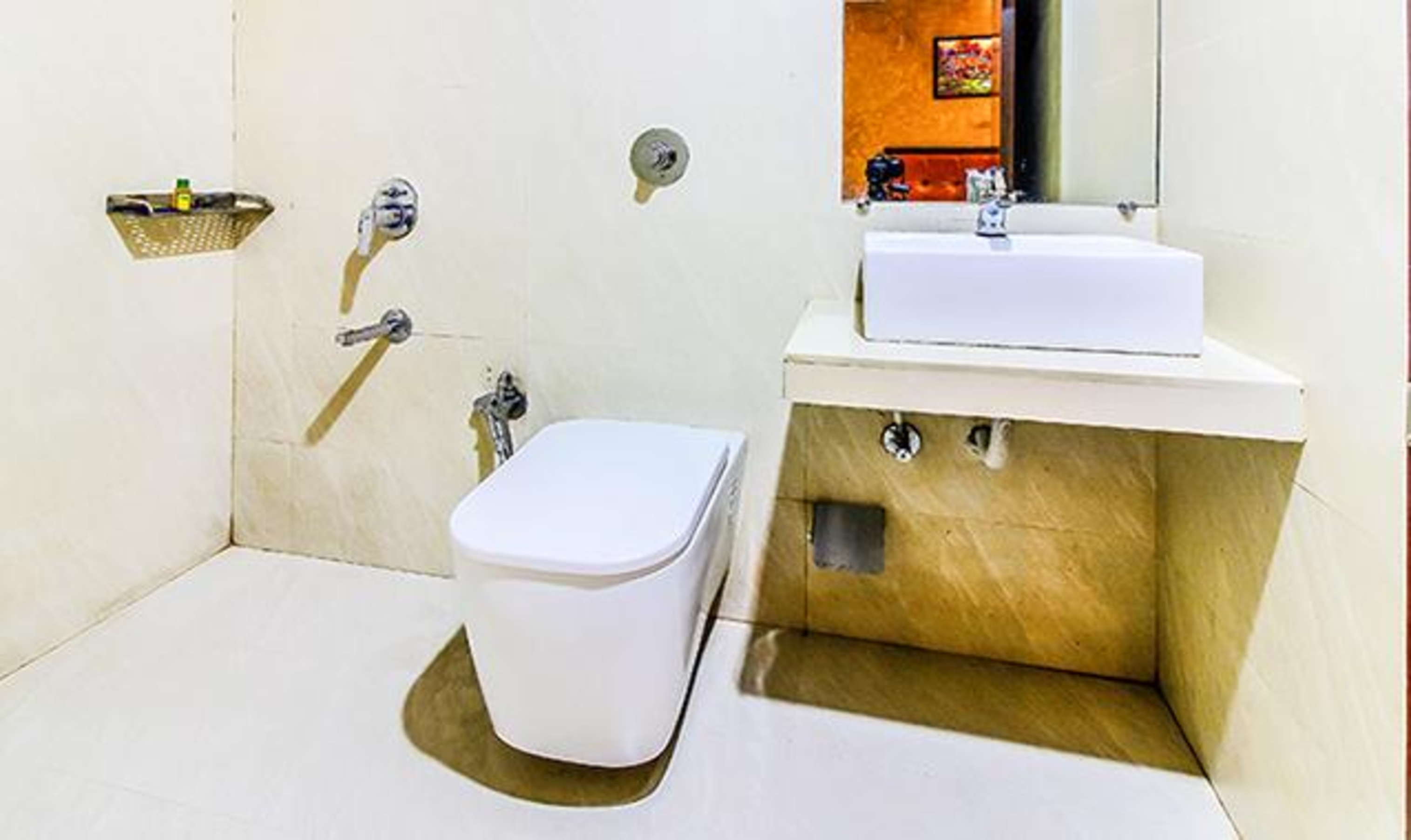 FabHotel Empire Suite