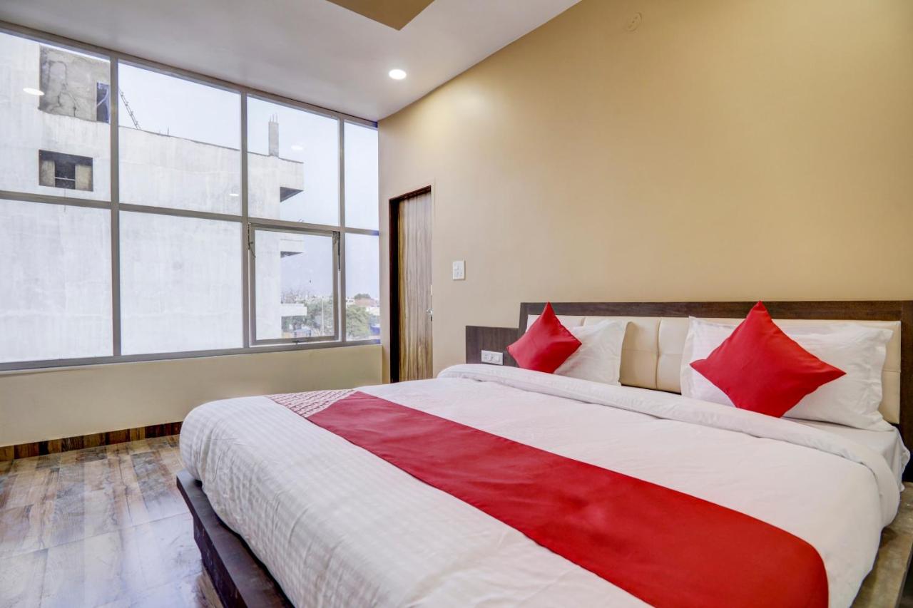 OYO 61709 Hotel Gd Palace