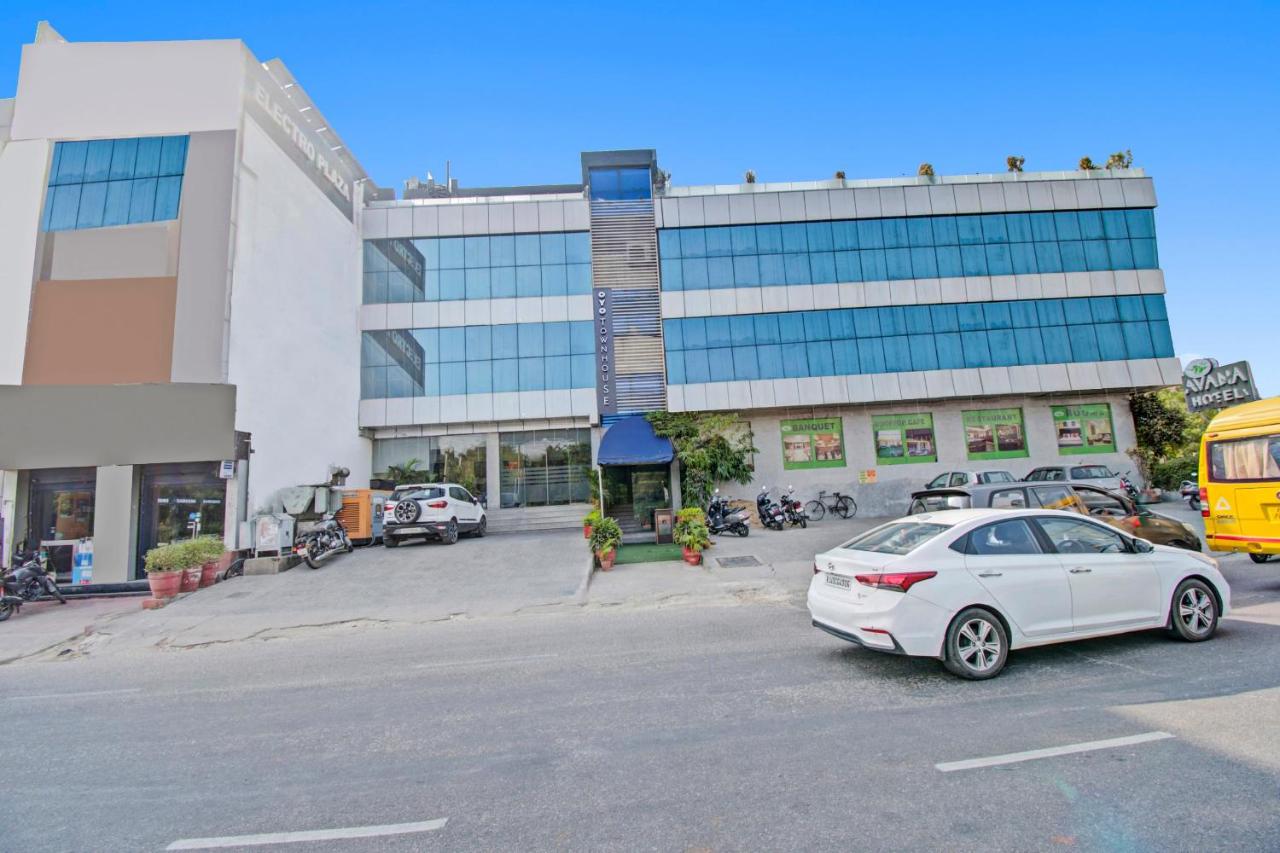 Townhouse OAK Hotel Avana