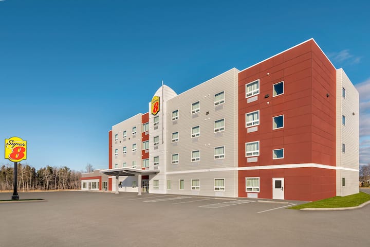 Super 8 by Wyndham Thompson