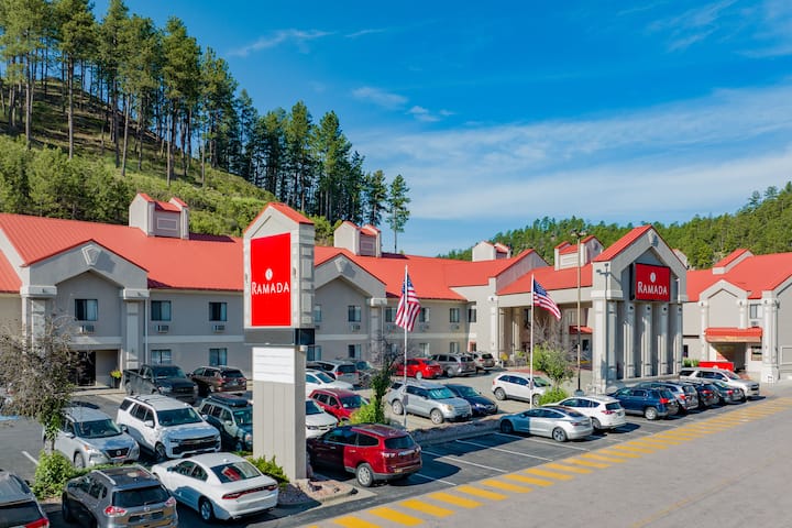 Ramada by Wyndham Keystone Near Mt Rushmore